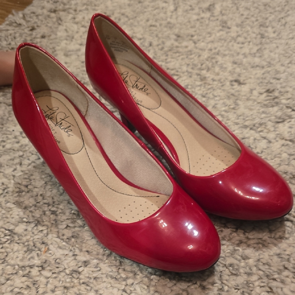 Life Strude Women's Red Pumps